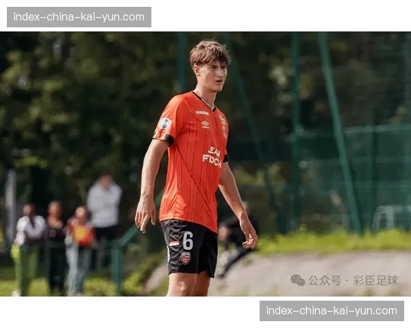 洛里昂主场翻新完成，新球场增加了更密集的摄像机位，以支持多角度战术分析直播