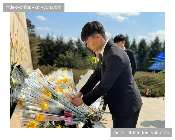 多支中超球队响应号召，赴烈士陵园开展清明祭扫活动