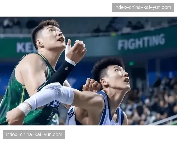 场边花絮：保级战白热化，两队主帅在场边因一次界外球判罚激烈争论