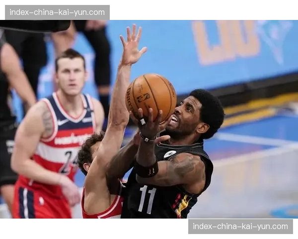 特写：欧文高难度拉杆上篮得手，再现招牌终结动作