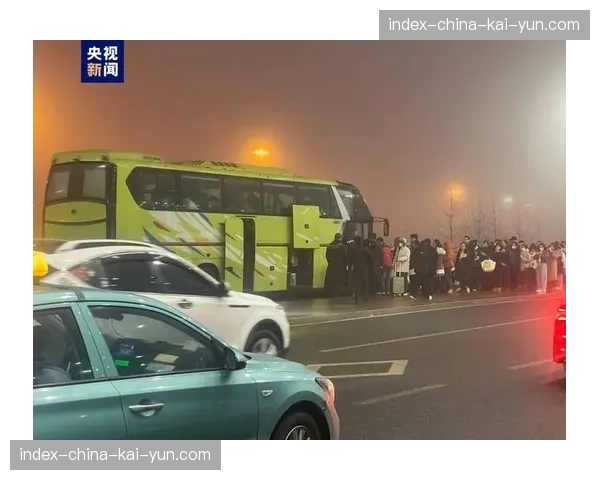 天气原因导致选手班车延误，开赛时间顺延一小时